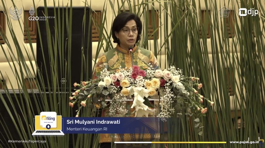 Menteri Keuangan Sri Mulyani saat penyampaian SPT Tahunan Orang Pribadi Tahun Pajak 2021 Para Pejabat Negara (Tangkapan Layar Youtube Direktorat Jenderal Pajak)
