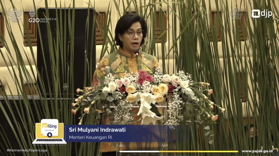 Menteri Keuangan Sri Mulyani saat penyampaian SPT Tahunan Orang Pribadi Tahun Pajak 2021 Para Pejabat Negara (Tangkapan Layar Youtube Direktorat Jenderal Pajak)