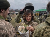 Potret Pernikahan Tentara Ukraina di Tengah Serangan Rusia