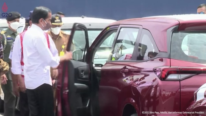 Presiden Jokowi Usai Tinjau Pelepasan Ekspor Mobil, Subang, 8 Maret 2022 (Tangkapan Layar Youtube Sekretariat Presiden)