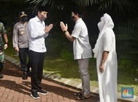 Momen Jokowi Takziah di Hari Pemakaman Arifin Panigoro