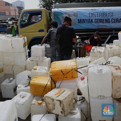 Orang Antre Migor Curah: Beli Rp 14.000, yang Penting Ada!