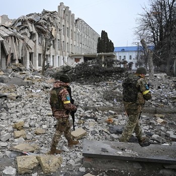 Bangunan Rata dengan Tanah, Melihat Ukraina Diserang Rusia