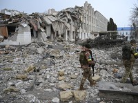 Bangunan Rata dengan Tanah, Melihat Ukraina Diserang Rusia