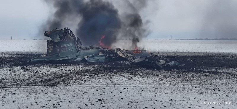 Tank Rusia yang hangus terlihat, di tengah serangan Rusia ke Ukraina, di wilayah Sumy, Ukraina Tank Rusia yang hangus terlihat, di tengah serangan Rusia ke Ukraina, di wilayah Sumy, Ukraina, Senin (7/3/2022). (Irina Rybakova/Press service of the Ukrainian Ground Forces/Handout via REUTERS)