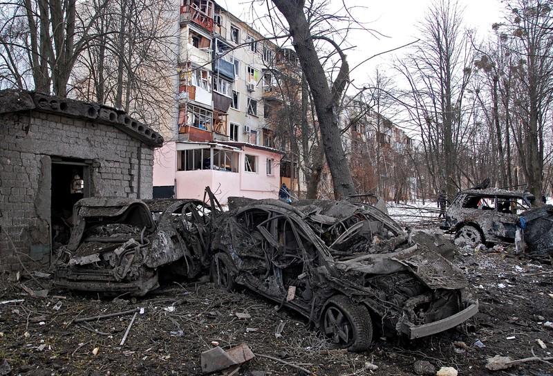 Kondisi bangunan yang rusak akibat penembakan baru-baru ini selama invasi Rusia ke Ukraina di Kharkiv, Ukraina Kondisi bangunan yang rusak akibat penembakan baru-baru ini selama invasi Rusia ke Ukraina di Kharkiv, Ukraina, Selasa (8/3/2022). (REUTERS/Oleksandr Lapshyn)