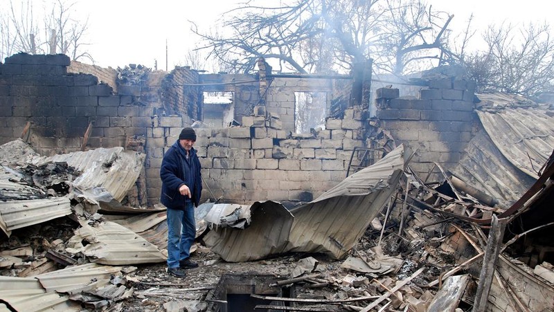 Kondisi bangunan yang rusak akibat penembakan baru-baru ini selama invasi Rusia ke Ukraina di Kharkiv, Ukraina, Selasa (8/3/2022). (REUTERS/Oleksandr Lapshyn)