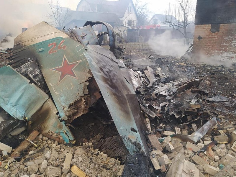 Tank Rusia yang hangus terlihat, di tengah serangan Rusia ke Ukraina, di wilayah Sumy, Ukraina Tank Rusia yang hangus terlihat, di tengah serangan Rusia ke Ukraina, di wilayah Sumy, Ukraina, Senin (7/3/2022). (Irina Rybakova/Press service of the Ukrainian Ground Forces/Handout via REUTERS)