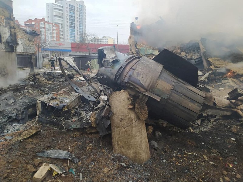 Tank Rusia yang hangus terlihat, di tengah serangan Rusia ke Ukraina, di wilayah Sumy, Ukraina Tank Rusia yang hangus terlihat, di tengah serangan Rusia ke Ukraina, di wilayah Sumy, Ukraina, Senin (7/3/2022). (Irina Rybakova/Press service of the Ukrainian Ground Forces/Handout via REUTERS)