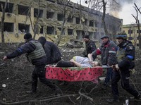 Dibombardir Rusia, Potret Tegang Evakuasi RS Bersalin Ukraina