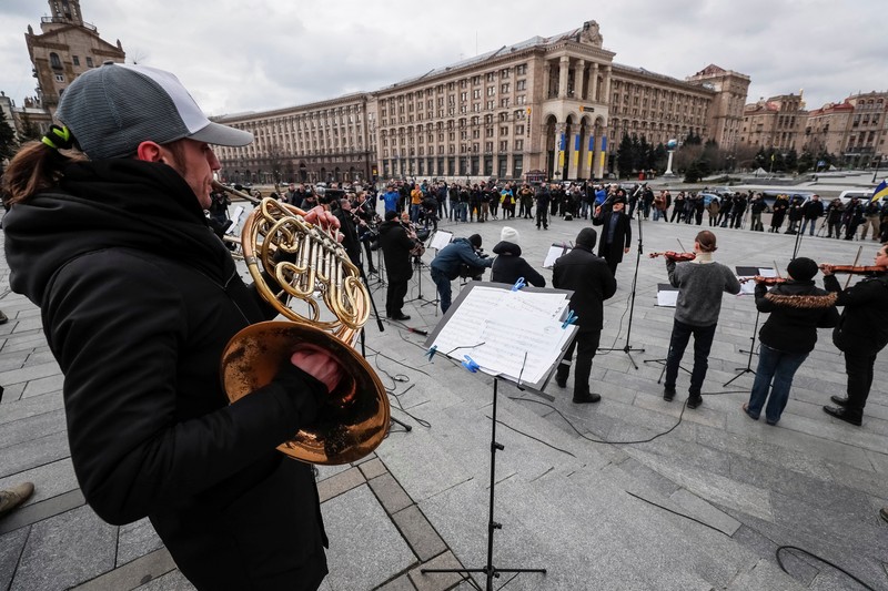 Sejumlah musisi dari Kyiv-Classic Symphony Orchestra tampil dalam konser terbuka bertajuk 