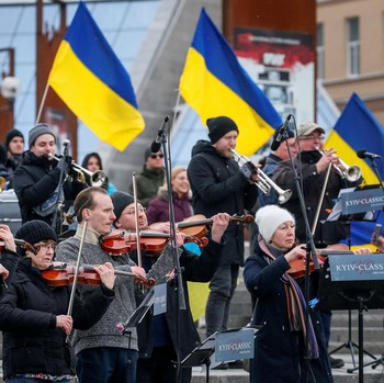 Potret Konser Orkestra Digelar di Tengah Perang Rusia-Ukraina