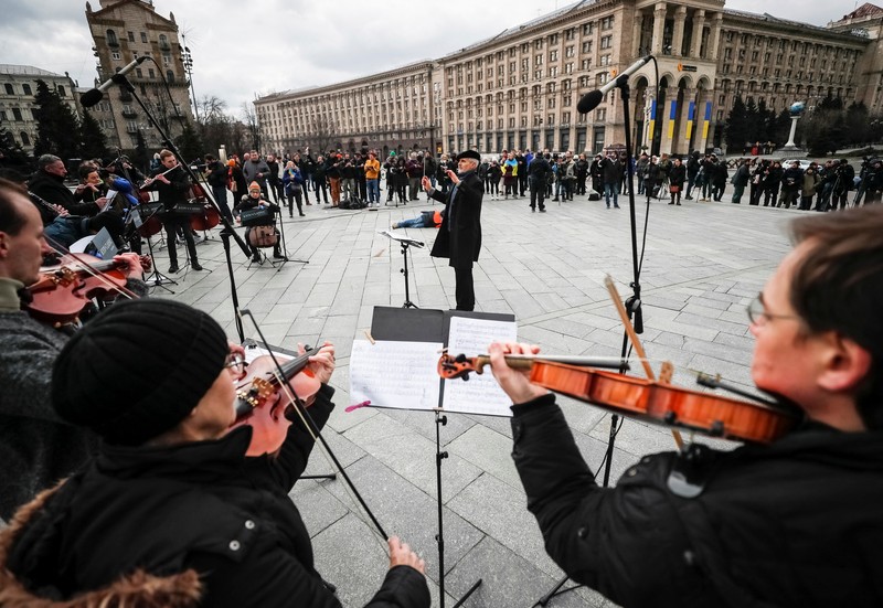 Sejumlah musisi dari Kyiv-Classic Symphony Orchestra tampil dalam konser terbuka bertajuk 