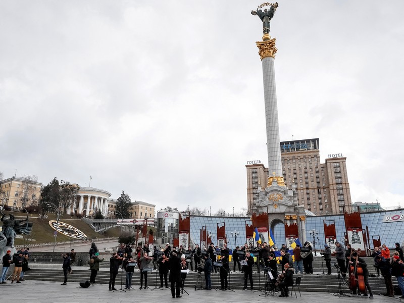 Sejumlah musisi dari Kyiv-Classic Symphony Orchestra tampil dalam konser terbuka bertajuk 