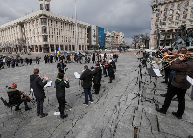 Sejumlah musisi dari Kyiv-Classic Symphony Orchestra tampil dalam konser terbuka bertajuk 