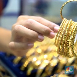Breaking News: Harga Emas Sentuh Rekor Terendah 3 Bulan