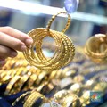 Emas Makin Lemas... Harga Turun Pas Mau Weekend