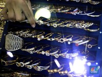 Alon-alon Waton Kelakon! Harga Emas Perlahan Terus Naik
