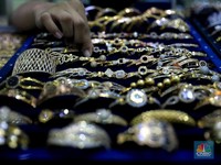 Ekspor Industri Turun Gegara Perhiasan, Tanda Apa?