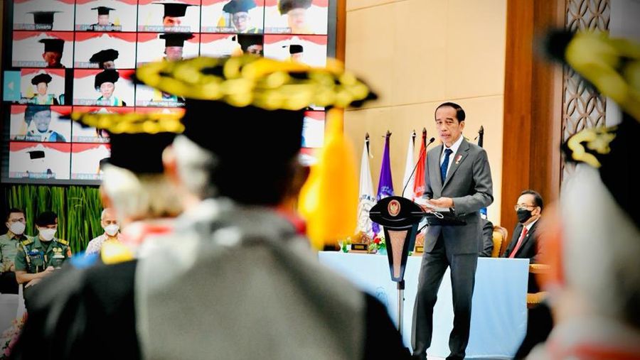 Presiden Joko Widodo (Jokowi) Saat Sidang Terbuka Senat Akademik Dies Natalis ke-46 UNS. (Foto: Laily Rachev - Biro Pers Sekretriat Presiden)