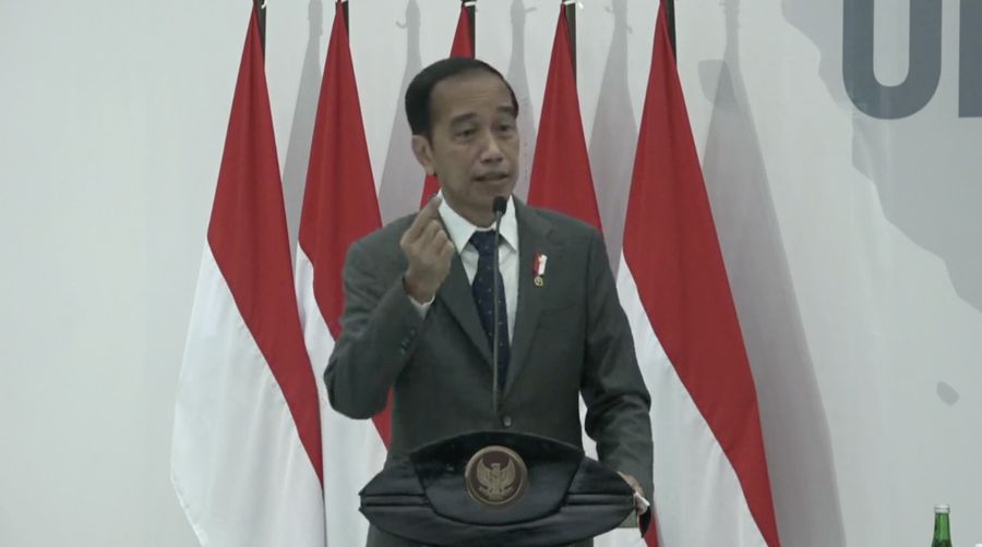 Presiden Joko Widodo (Jokowi) Saat Sidang Terbuka Senat Akademik Dies Natalis ke-46 UNS. (Tangkapan Layar Youtube Universitas Sebelas Maret)