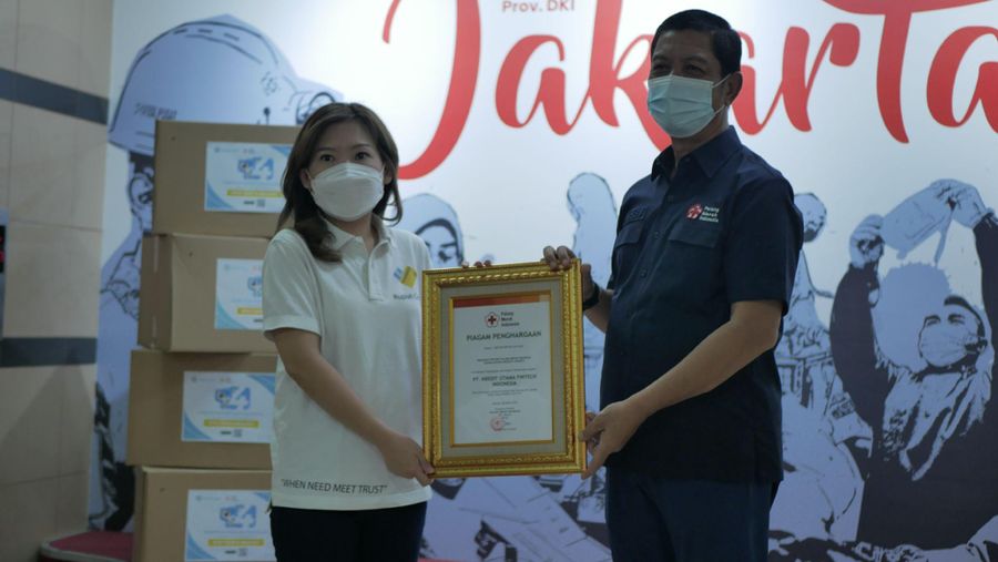 Rupiah Cepat Bagikan 500 Paket Health Kit melalui PMI. (Dok. Rupiah Cepat)