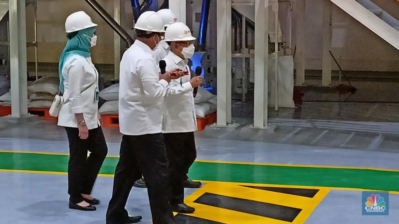 Wakil Presiden Ma'ruf Amin mengunjungi kompleks pergudangan Perum BULOG di kawasan Kepala Gading, Jakarta Jumat (11/3). (CNBC Indonesia/ Ferry Sandii)