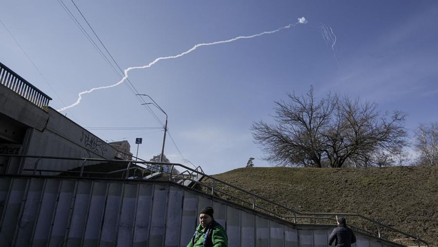 Ledakan di Kiev, Ibu Kota Ukraina. (REUTERS/GLEB GARANICH)