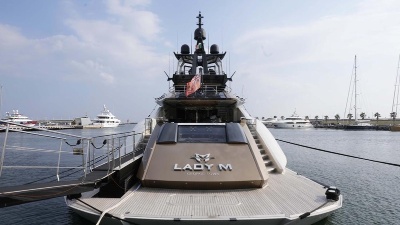 Sejumlah kapal pesiar milik miliarder Rusia disita di Prancis hingga Italia. Penyitaan itu merupakan bagian dari sanksi Uni Eropa atas invasi Rusia ke Ukraina. (AP/Antonio Calanni)