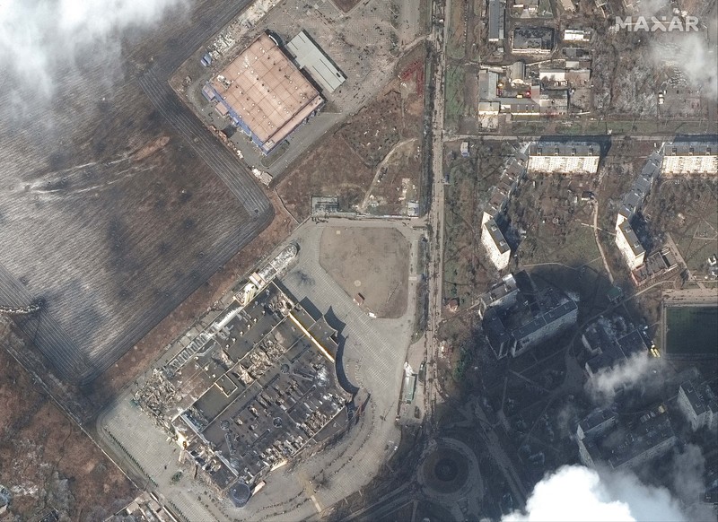 Pemandangan bangunan yang rusak setelah serangan terhadap pangkalan militer Yavoriv, di tengah invasi Rusia ke Ukraina, di Yavoriv, Oblast Lviv, Ukraina, 13 Maret 2022. (@BackAndAlive via REUTERS/@BACKANDALIVE) Pemandangan bangunan yang rusak setelah serangan terhadap pangkalan militer Yavoriv, di tengah invasi Rusia ke Ukraina, di Yavoriv, Oblast Lviv, Ukraina, 13 Maret 2022. (@BackAndAlive via REUTERS/@BACKANDALIVE)