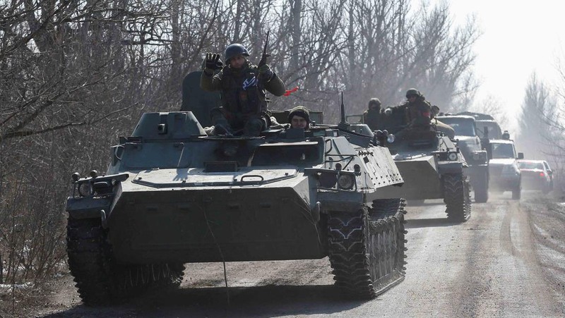 Service members of pro-Russian troops in uniforms without insignia are seen atop of armoured vehicles during Ukraine-Russia conflict outside the separatist-controlled town of Volnovakha in the Donetsk region, Ukraine March 12, 2022. REUTERS/Alexander Ermochenko