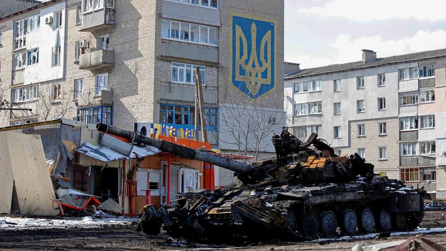 A view shows a destroyed tank during Ukraine-Russia conflict in the separatist-controlled town of Volnovakha in the Donetsk region, Ukraine March 12, 2022. REUTERS/Alexander Ermochenko