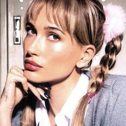 Hailey Bieber Ungkap Soal Idap Kista Ovarium, Begini Gejalanya