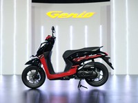 Canggih Harga Murah, Ini Penampakan Motor 'Penghancur' Vespa