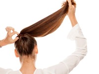 Tren Herbal dalam Produk Kosmetik Rambut: Potensi & Tantangan