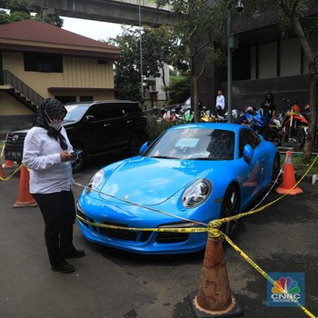 Penampakan Porsche Hingga Moge Doni Salmanan Disita Polisi