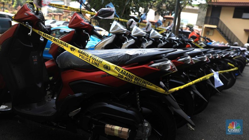 Kendaraan sitaan Doni Salmanan di Bareskrim (CNBC Indonesia/Muhammad Sabki)