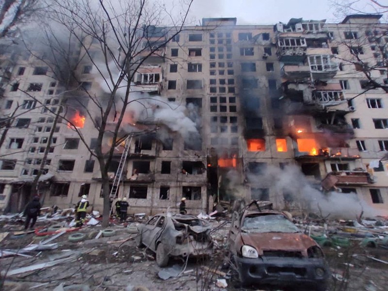 Rusia serang apartemen Kyiv, Ukraina (REUTERS/GLEB GARANICH)