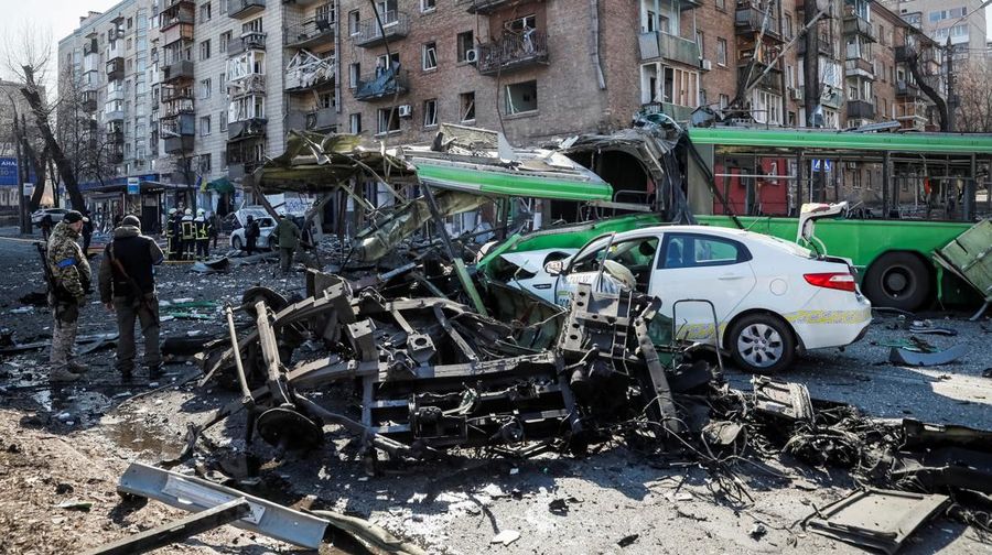 Rusia serang apartemen Kyiv, Ukraina (REUTERS/GLEB GARANICH)