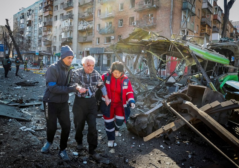 Rusia serang apartemen Kyiv, Ukraina (REUTERS/GLEB GARANICH) Rusia serang apartemen Kyiv, Ukraina (REUTERS/GLEB GARANICH)