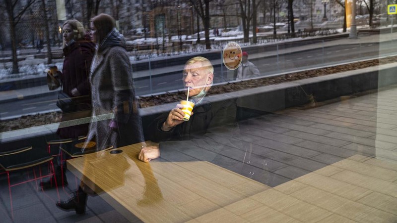 McDonald's akan menutup gerainya di Rusia. AP/