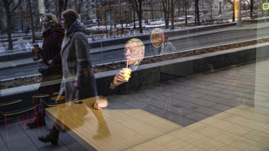 McDonald's akan menutup gerainya di Rusia. AP/