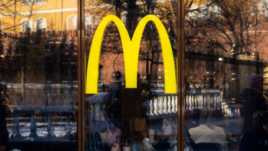 McDonald's akan menutup gerainya di Rusia. (REUTERS/MAXIM SHEMETOV)