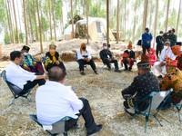 Jokowi Bertemu Tokoh Adat Dayak di IKN, Beri Pesan Khusus!