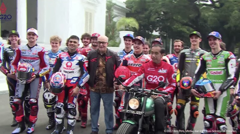 Audiensi Presiden Jokowi dengan Pembalap MotoGP, Istana Merdeka, 16 Maret 2022 (Tangkapan layar youtube Setpres RI) Audiensi Presiden Jokowi dengan Pembalap MotoGP, Istana Merdeka, 16 Maret 2022 (Tangkapan layar youtube Setpres RI)