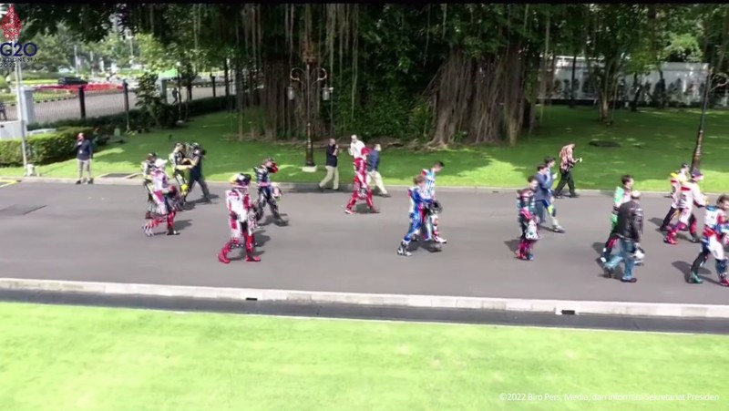 Audiensi Presiden Jokowi dengan Pembalap MotoGP, Istana Merdeka, 16 Maret 2022 (Tangkapan layar youtube Setpres RI) Audiensi Presiden Jokowi dengan Pembalap MotoGP, Istana Merdeka, 16 Maret 2022 (Tangkapan layar youtube Setpres RI)