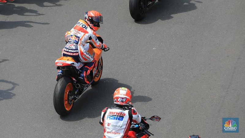 Parade pembalap MotoGP di Jakarta, Rabu (16/3/2022) (CNBC Indonesia/Muhammad Sabki)
