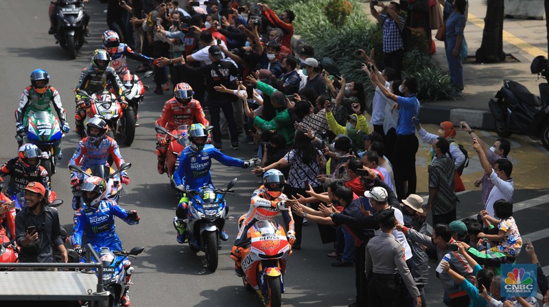 Parade pembalap MotoGP di Jakarta, Rabu (16/3/2022) (CNBC Indonesia/Muhammad Sabki) Parade pembalap MotoGP di Jakarta, Rabu (16/3/2022) (CNBC Indonesia/Muhammad Sabki)