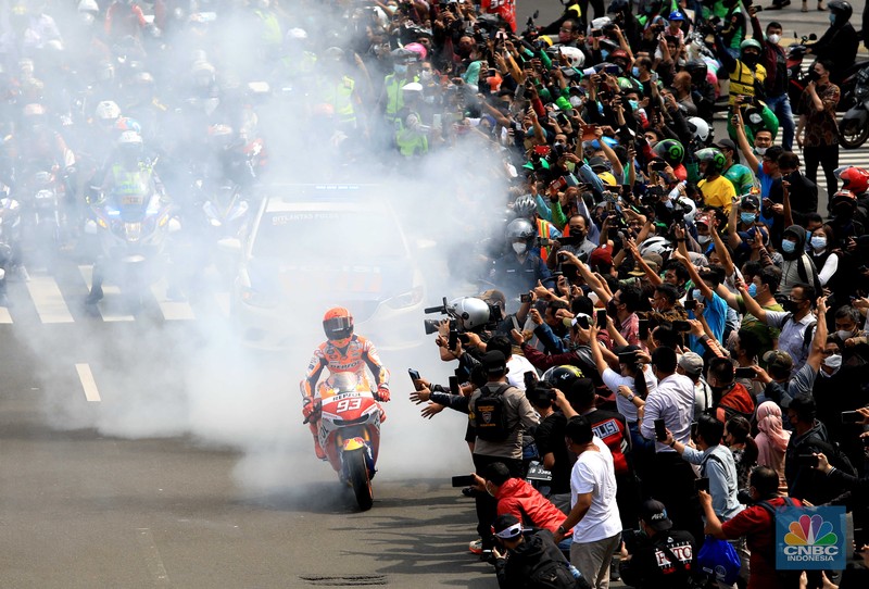 Parade pembalap MotoGP di Jakarta, Rabu (16/3/2022) (CNBC Indonesia/Muhammad Sabki)