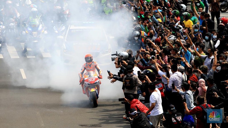 Parade pembalap MotoGP di Jakarta, Rabu (16/3/2022) (CNBC Indonesia/Muhammad Sabki)